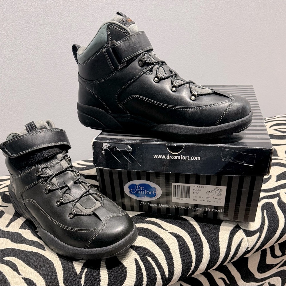 Dr Comfort Ranger hiking boot in black leather. New in box.